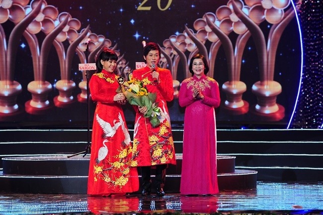 Hoài Linh lập kỷ lục lần thứ 10 đoạt giải Mai Vàng
