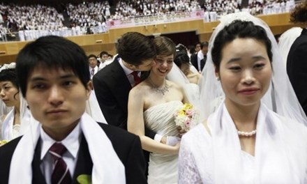Hàn Quốc:  Cấm ngoại tình là... vi hiến!