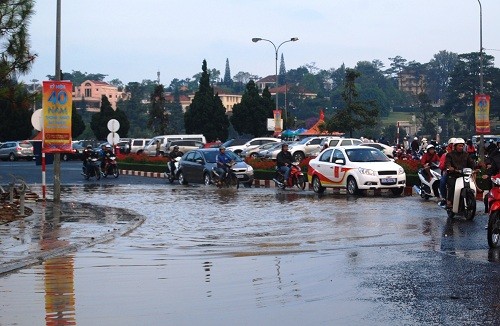 Đà Lạt: Hết mưa đá lại đến ngập lụt