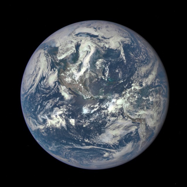 NASA tung ảnh “tự sướng“: Chào Trái Đất!