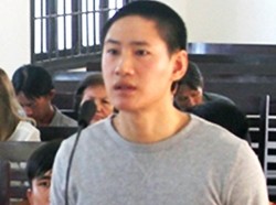 Bắt giam một Việt kiều dùng 23 thẻ visa giả