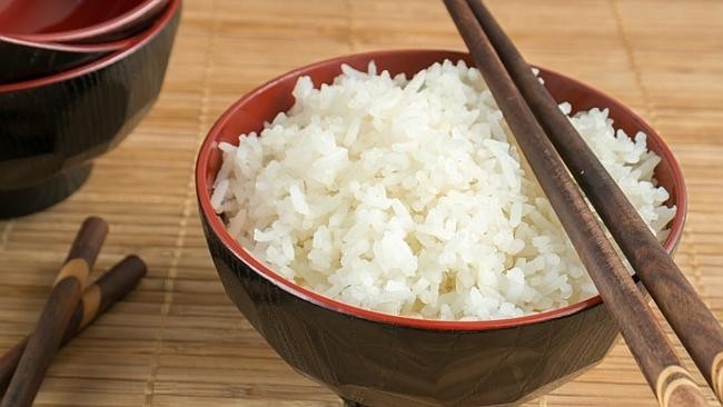 Cách nấu cơm loại bỏ 85% asen trong gạo