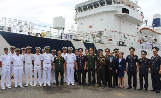 Tàu cảnh sát biển Ấn Độ cập cảng TP HCM