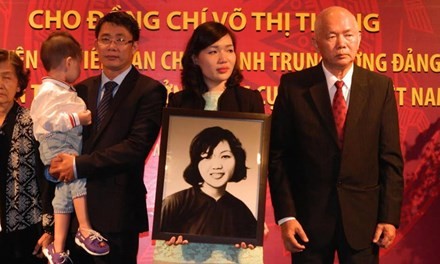 Truy tặng danh hiệu Anh hùng lực lượng vũ trang cho bà Võ Thị Thắng