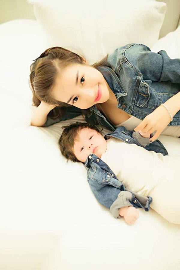 Bộ sưu tập đồ đôi ‘cực yêu’ của Elly Trần và con gái