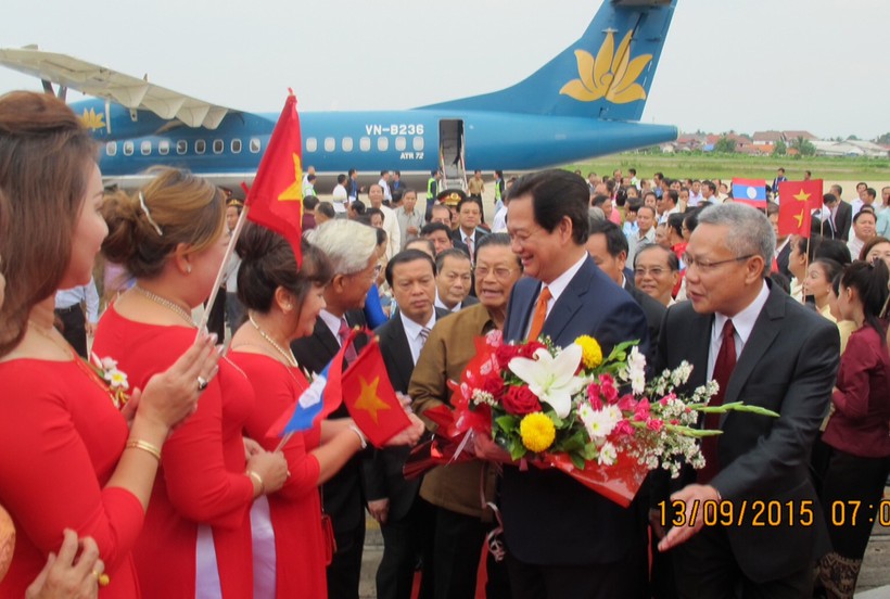 Lễ đón Thủ tướng Nguyễn Tấn Dũng và Đoàn Việt Nam tại sân bay. Ảnh: VGP