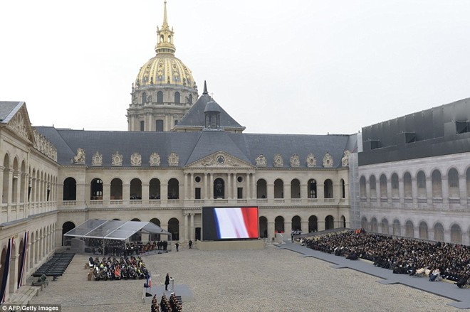 Pháp tưởng niệm các nạn nhân thảm kịch Paris
