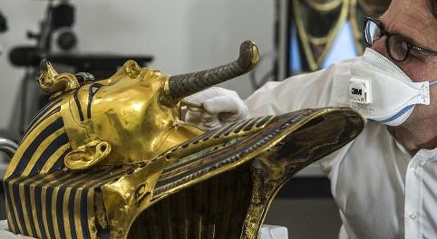 Hé lộ những bí ẩn sau chiếc mặt nạ vàng Tutankhamun