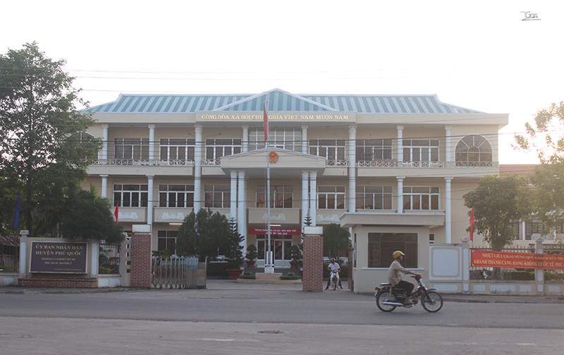 UBND huyện Phú Quốc có 12 cơ quan chuyên môn
