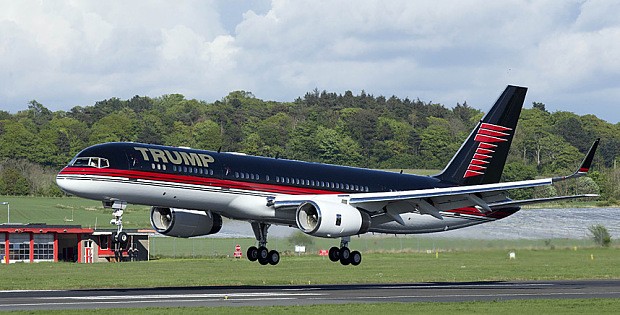 Máy bay chở tỷ phú Donald Trump hạ cánh khẩn vì hỏng động cơ