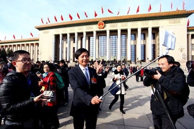 Trung Quốc:Cấm dùng gậy “tự sướng” trước tòa nhà Quốc hội