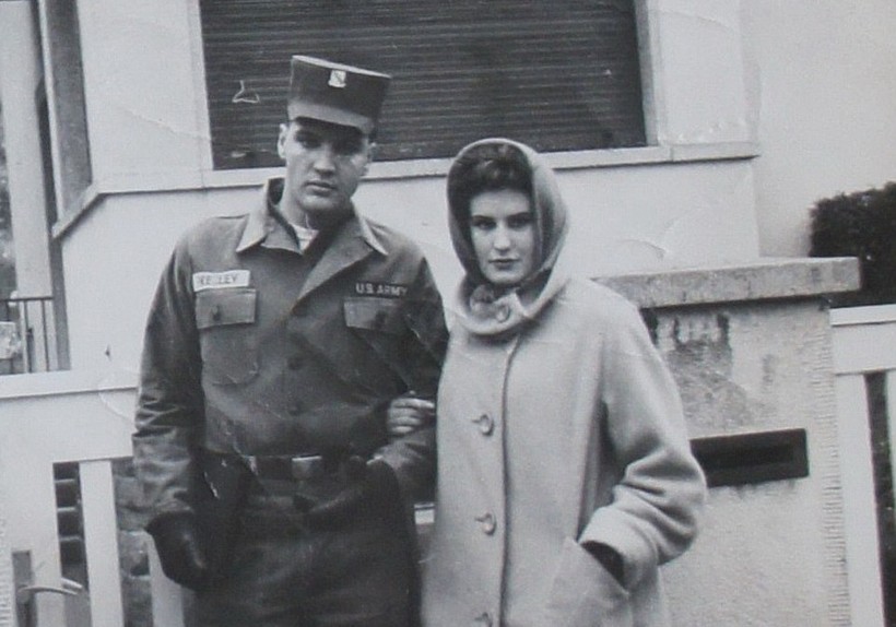 Phát hiện ảnh cực hiếm của Elvis Presley thời đi lính ở Đức