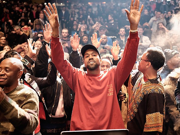Kanye West bán được 1 triệu USD quần áo trong 2 ngày