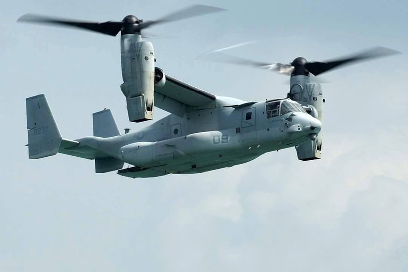 Dàn phi cơ Mỹ của đoàn Obama đổ bộ Tân Sơn Nhất
