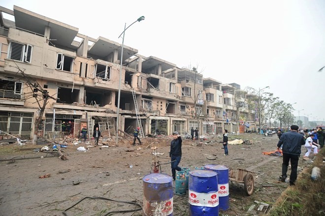 Hiện trường kinh hoàng của vụ nổ ở Văn Phú, Hà Đông, Hà Nội. (Ảnh: Lê Minh Sơn/Vietnam+)