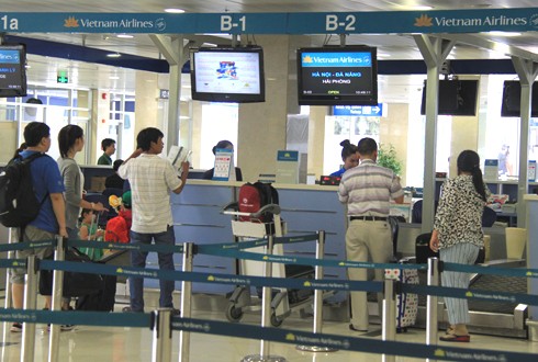 Trả lại túi xách cùng 63 triệu đồng cho khách để quên ở sân bay Nội Bài