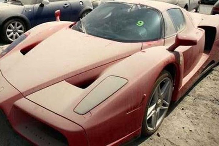 Sự thật đằng sau những chiếc siêu xe bị bỏ rơi tại Dubai