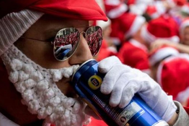 Ngày hội ông già Noel "say xỉn" diễn ra trên khắp thế giới