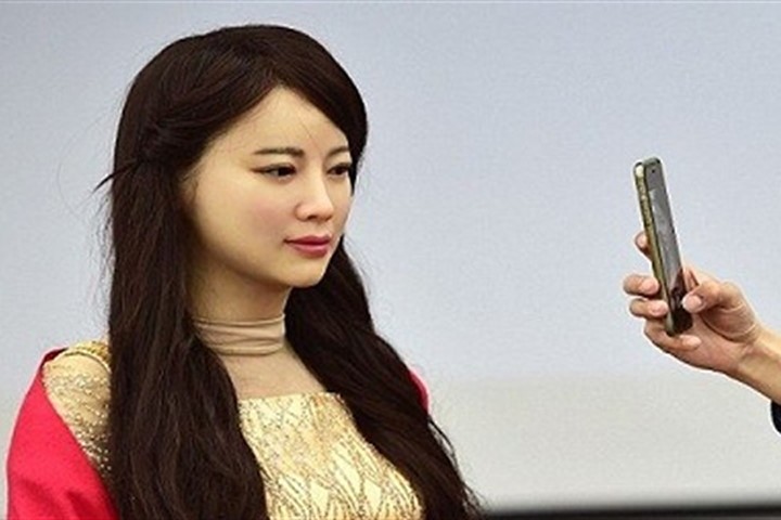 Thiếu nữ robot xinh như người thật ở Trung Quốc