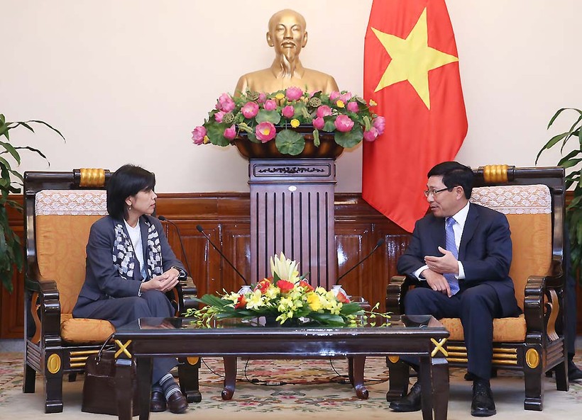 Phó Thủ tướng Phạm Bình Minh tiếp bà Ping Kitnikone, Đại sứ đặc mệnh toàn quyền Canada tại Việt Nam. Ảnh: VGP/Hải Minh