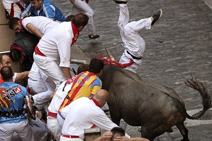 Các lễ hội nguy hiểm nhất thế giới: Đổ máu với bò tót ở Tây Ban Nha