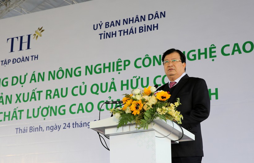 Phó Thủ tướng Trịnh Đình Dũng phát biểu tại lễ khởi công Dự án nông nghiệp công nghệ cao tại Thái Bình. Ảnh: VGP/Xuân Tuyến