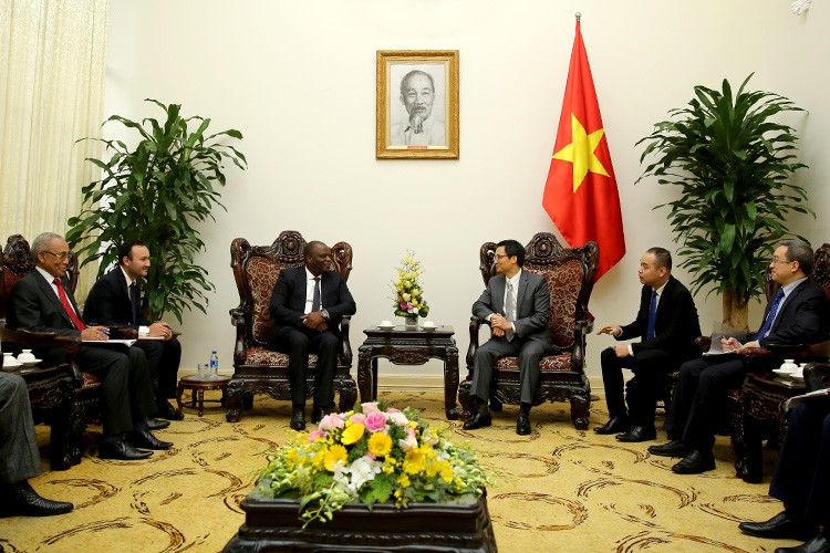 Phó Thủ tướng Vũ Đức Đam khẳng định Việt Nam sẵn sàng chia sẻ với Angola kinh nghiệm phát triển viễn thông, CNTT. Ảnh: VGP/Đình Nam