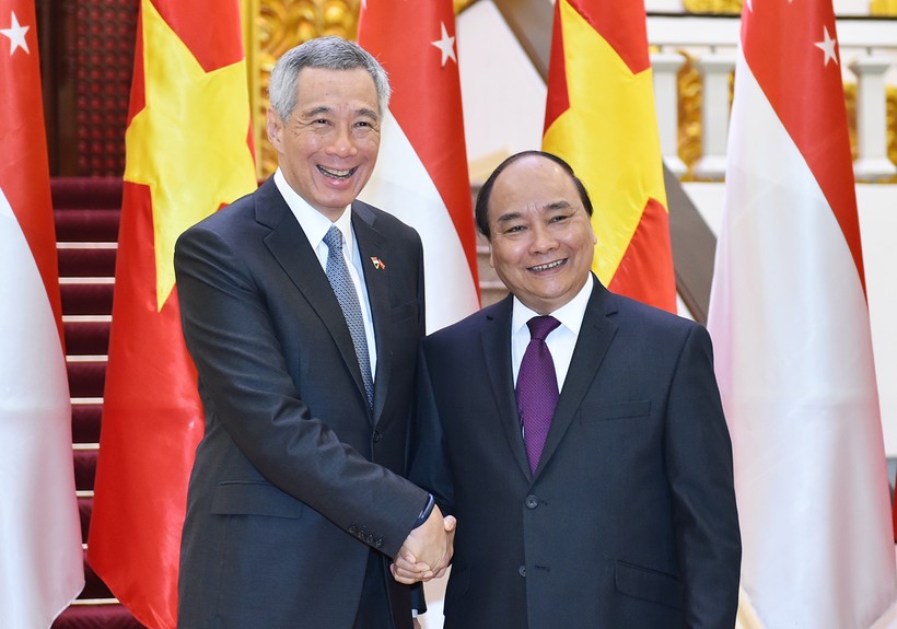 Thủ tướng Nguyễn Xuân Phúc và Thủ tướng Singapore Lý Hiển Long. Ảnh: VGP/Quang Hiếu