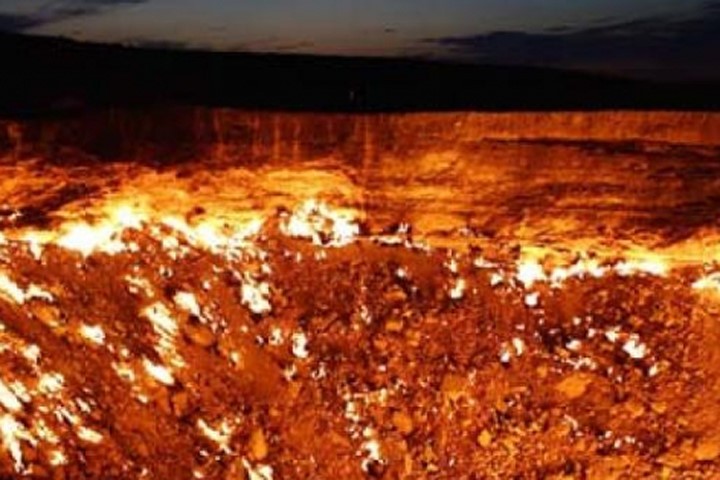 "Cổng địa ngục" rực cháy suốt hơn 40 năm ở Turkmenistan