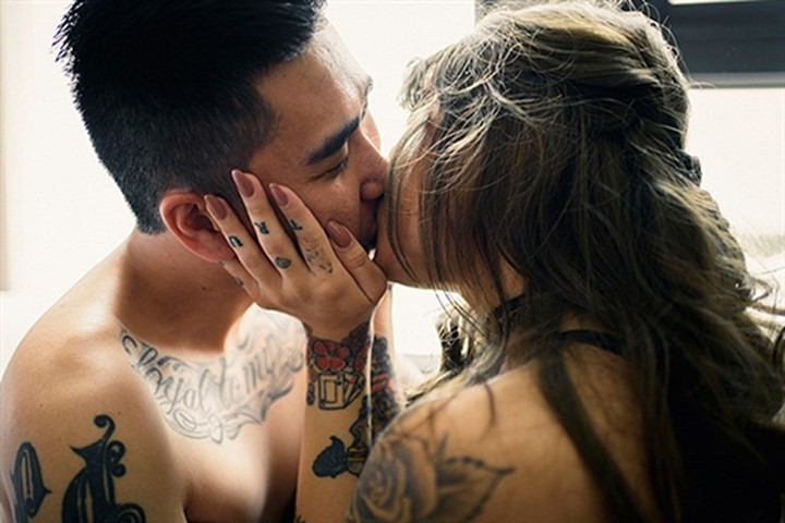 Ảnh cưới khoe đủ hình xăm của cặp người Mỹ gốc Việt 