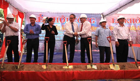 Lễ khởi công cây cầu ở xã An Trường, huyện Càng Long, Trà Vinh. Ảnh: VGP/Thành Trung