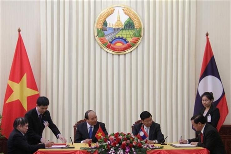 Hai nước Việt Nam – Lào ký kết Nghị định thư trước sự chứng kiến của Thủ tướng hai nước.
