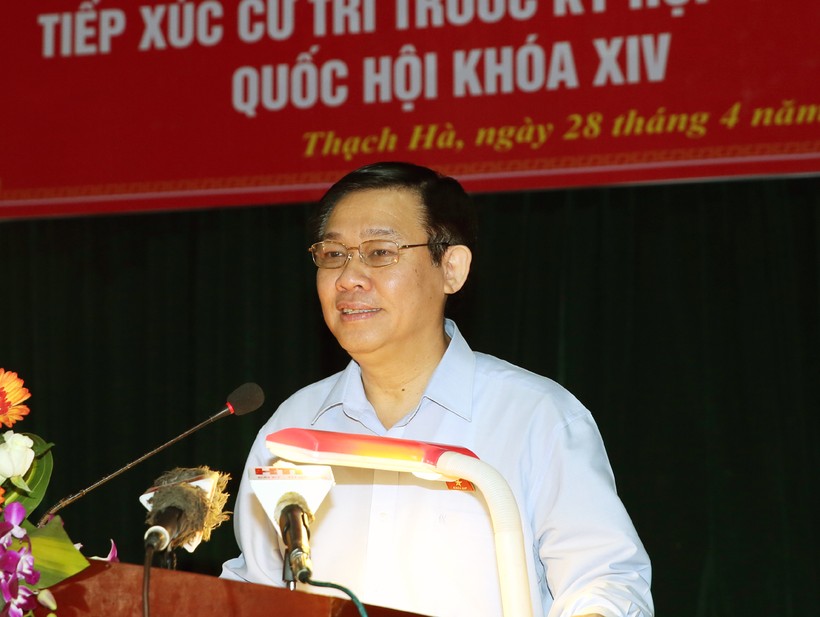 Phó Thủ tướng Vương Đình Huệ phát biểu tại buổi tiếp xúc cử tri. Ảnh: VGP/Thành Chung
