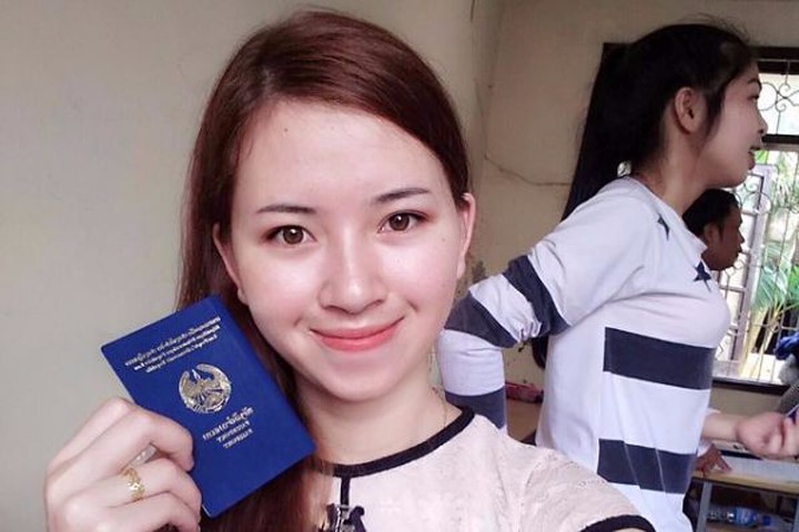 Ngắm vẻ tinh khôi của nữ sinh Lào đạt Á khoa cuộc thi "Nét đẹp nữ sinh"