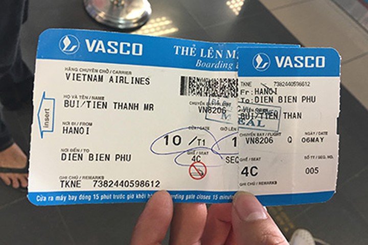 Vé máy bay đi Điện Biên Phủ của anh Bùi Tiến Thành.