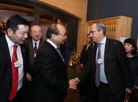 Ngày 19/1/2017, trong khuôn khổ chuyến tham dự Hội nghị WEF ở Davos, Thụy Sĩ, Thủ tướng Nguyễn Xuân Phúc đã có cuộc gặp gỡ, đối thoại với các tập đoàn thành viên WEF trong lĩnh vực công nghệ thông tin và một số lĩnh vực liên quan.