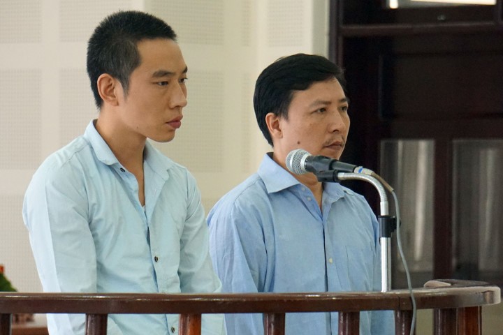 Hao Yanjun (trái) và Ping Sanshi tại phiên tòa. Ảnh: Giáp Hồ.