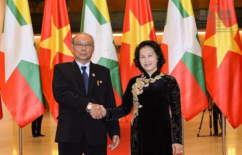 Chủ tịch QH Nguyễn Thị Kim Ngân đón Chủ tịch Thượng viện kiêm Chủ tịch QH Myanmar Mahn Win Khaing Than. Ảnh: quochoi.vn