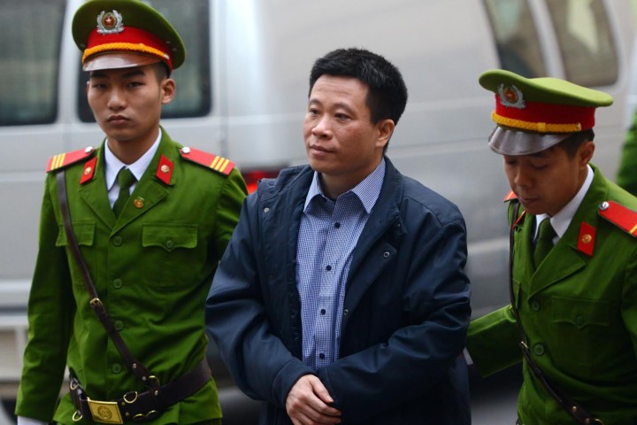 Bị can Hà Văn Thắm được dẫn giải đến phiên tòa hồi tháng 2. Ảnh: Anh Tuấn.