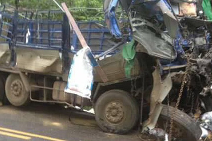 Công an Hòa Bình lên tiếng việc người dân hôi của xe tải gặp nạn