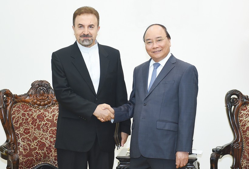 Thủ tướng Nguyễn Xuân Phúc tiếp Đại sứ đặc mệnh toàn quyền Cộng hòa Hồi giáo Iran Saleh Adibi. Ảnh: VGP/Quang Hiếu