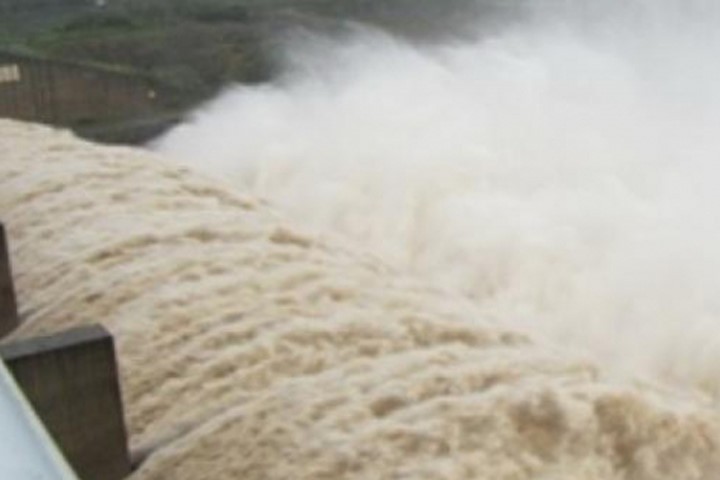 Thủy điện sông Ba Hạ xả lũ kỷ lục, chính quyền khuyến cáo nguy hiểm