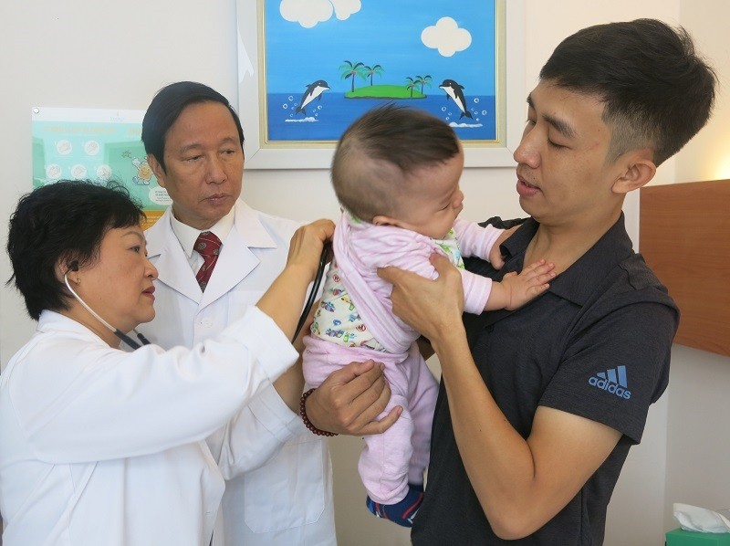 Kết quả chụp CT phổi lồng ngực và khám giữa tháng 12/2017 của Hoàng Thiên cho thấy phổi bé gần như trở về bình thường