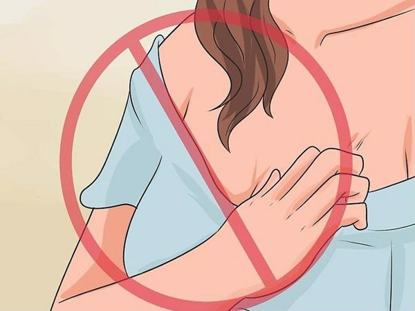 Ngực bị ngứa có thể là do viêm da dị ứng - Ảnh: Internet