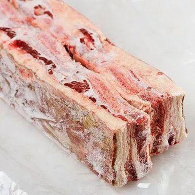Ăn thịt cất trữ trong tủ lạnh quá lâu, 5 người trong gia đình phải nhập viện cấp cứu