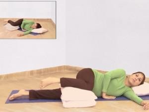 Nằm trên giường bạn vẫn có thể tập được các động tác yoga giảm cân ‘siêu tốc’ này
