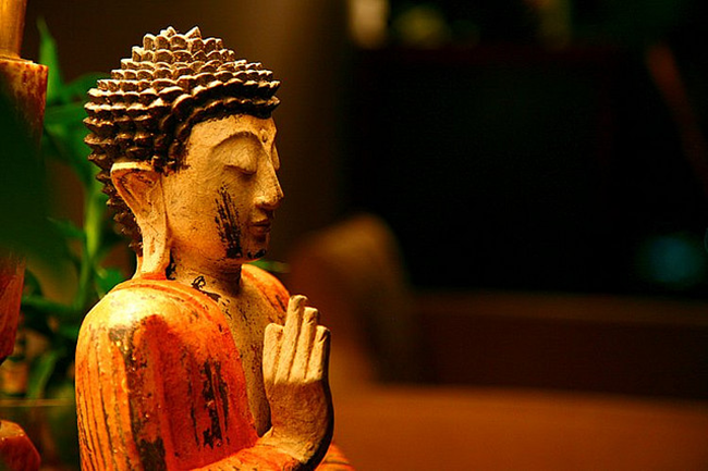 Phật dạy: “Những thứ vào miệng không độc, những thứ từ miệng tuôn ra mới độc” 