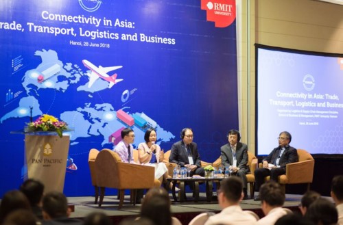 Các chuyên gia thảo luận về các vấn đề và thách thức quanh việc phát triển ngành logistics Việt Nam.