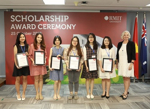 Các tân sinh viên tại buổi lễ trao học bổng đại học RMIT Việt Nam 2018