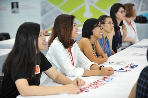 Các thành viên tham dự hội thảo kết nối phụ nữ trong nước, truyền cảm hứng để họ tạo ra thay đổi tích cực trong cộng đồng